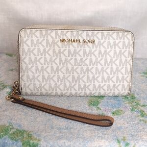Michael Kors Jet Set Signature Logo Smartphone Wristlet Wallet